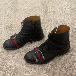 Gucci boots with signature buckle